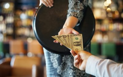 Gabimi që bëjnë të gjithë kur lënë bakshishe në bare dhe restorante