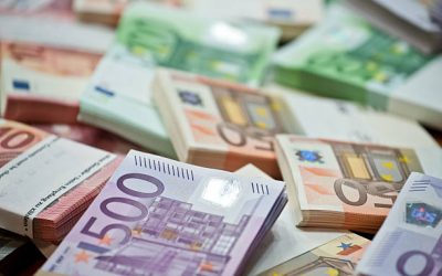 Euro shënon rënie rekord, prek nivelin më të ulët në këmbimin valutor