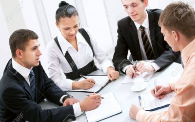 Kur punoni me njerëz që mendojnë ndryshe nga ju, 5 teknika