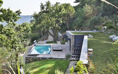 Shtëpi mesdhetare në harmoni me natyrën