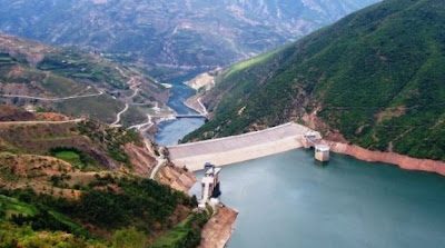 Temperaturat e larta dhe mungesa e reshjeve detyrojnë KESH që të blejë energji elektrike