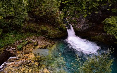Syri i Kaltër në Theth, thesar i fshehur mes malesh