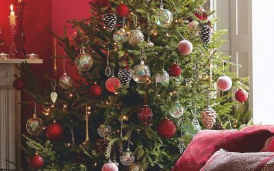 Tre gabime që bëjmë kur zbukurojmë pemën e Krishtlindjeve