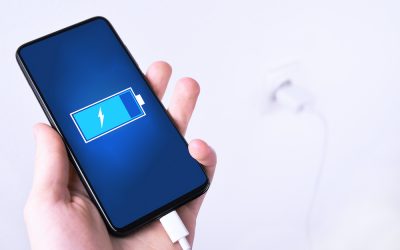 Mos i karikoni telefonat në vendet publike, ja rreziku prej tyre