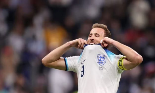 Kane humb penalltinë, Franca kalon në gjysmëfinale