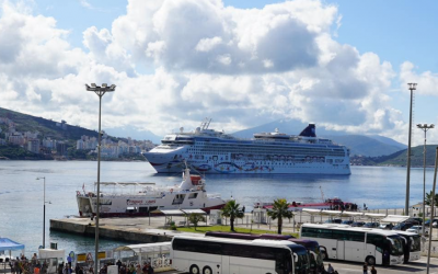 Zbarkon në Sarandë anija “Norwegian Star Cruise”
