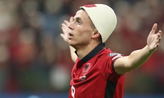 Shqipëria magjeps legjendat dhe mediat polake: Meritoni respekt