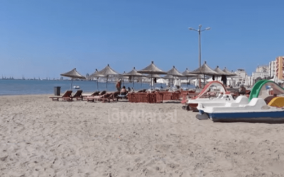 Plazhet të mbushura, pushues të shumtë shijojnë bregdetin edhe këtë fillim tetori