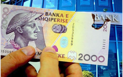 Banka e Shqipërisë tregon si mund të këmbehen kartëmonedhat e dëmtuara