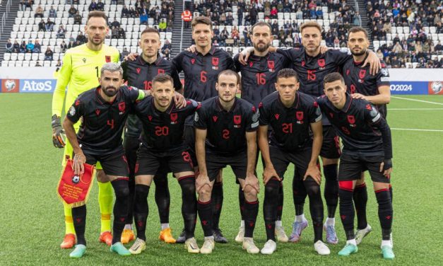 Mbi 200 ish-lojtarë dhe trajnerë, të shtunën në stadium për të mbështetur Kombëtaren kundër Italisë