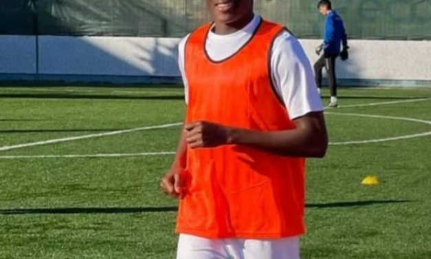 Ka idhull Lionel Mesin, një 18-vjeçar nigerian po “çmend” Pogradecin në Kategorinë e Dytë