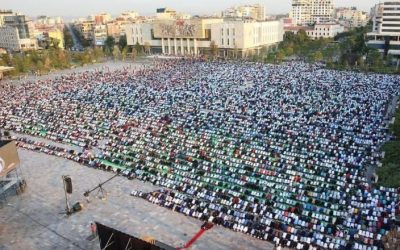 Komuniteti Mysliman njofton besimtarët: Namazi i Fiter Bajramit do falet në sheshin ”Skënderbej”, ja orari
