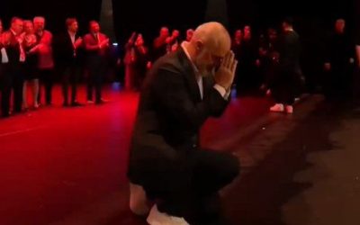 Ca pak orë luftë për të “pushtuar” Athinën me degë ulliri