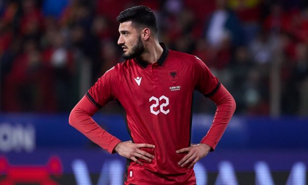 FORMACIONET TITULLARE/ Silvinjo befason me zgjedhjet, ul Brojën në stol dhe starton Hysajn