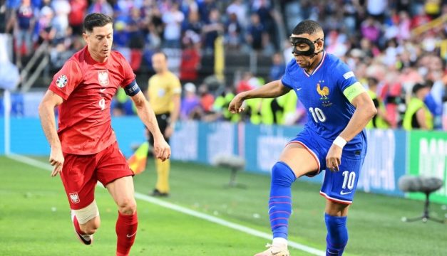 Penalltia e Levandoskit çon në vendin e dytë Francën