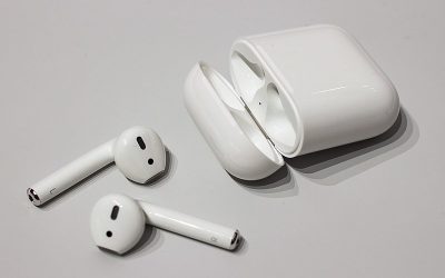 Apple planifikon prodhimin e kufjeve të reja AirPods me kamera të integruara
