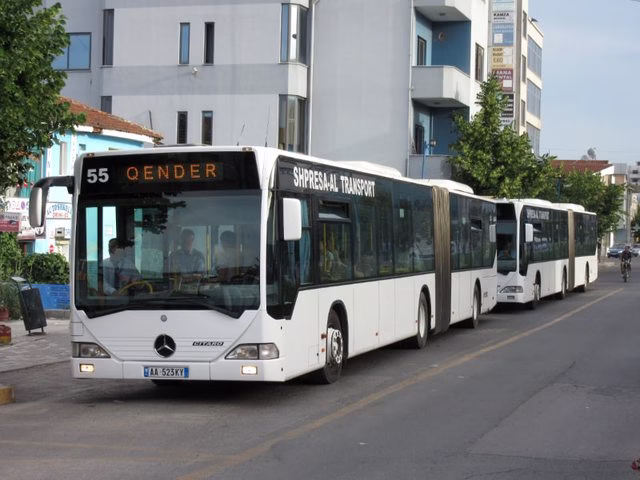 Linja Kamëz–Tiranë rrit çmimin e transportit publik, shkon 50 lekë, aboneja 1400 lekë