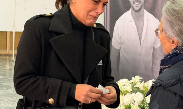 Me foton e Shpatit të printuar në zemër, Big Mama pret ngushëllime