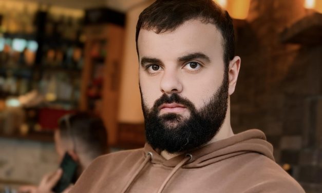 ​”Pseudo-aktor” vs “Pseudo-profesor”/ Degradon keq përplasja Gashi-Latifi