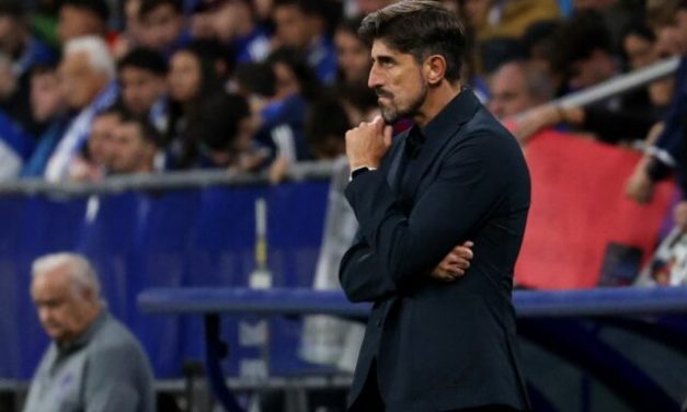 FOTO/ Anglia turpëron Serbinë, gazetarët shpërfillin Paunovic