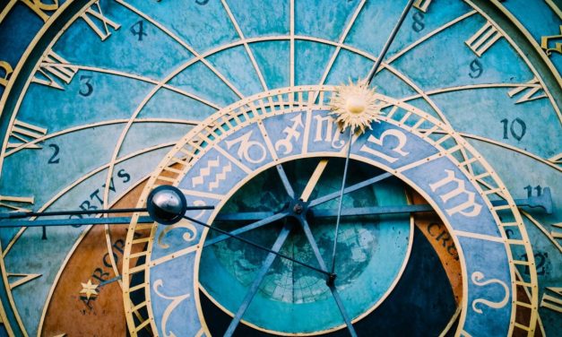 E dinit? Kjo është ngjyra që ju sjell fatin, sipas shenjës suaj të horoskopit!