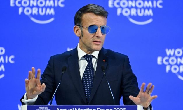 Macron kërkon ndalimin e rrjeteve sociale për moshat nën 15-vjeç