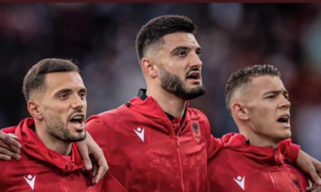 Edhe një shans të artë, Armando Broja luan titullar kundër Manchester United, por është hera e fundit