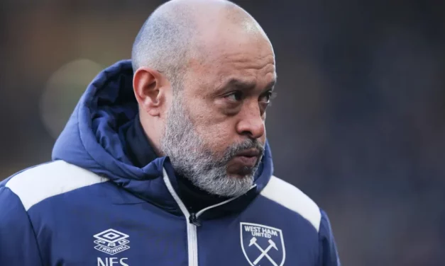 Një shkarkim i dytë brenda sezonit? Klubi i Premier League merr vendimin për trajnerin pas humbjes turpëruese