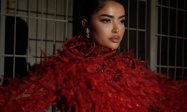 Anisa rigjen dashurinë: Shfaqet vetë e dyta krah djaloshit misterioz!