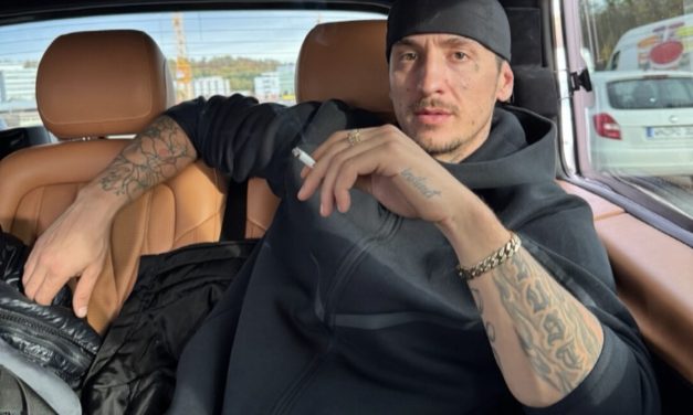 Getinjo shfaqet vetë i dyti, kush është bukuroshja krah tij?