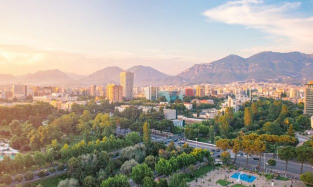 “Wom Travel”: Shqipëria 2026: Destinacioni më “hot” i Evropës, çmime të ulëta dhe rekord turistësh