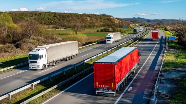 Nuk gjenin punonjës, paga për drejtuesit shqiptarë të kamionit arrin deri në 2,500 euro