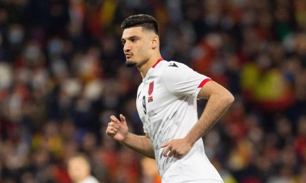 E bujshme nga Spanja, Armando Broja i vetëofrohet Barcelonës