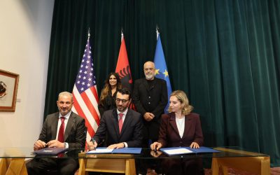 Vlora Energy Hub merr jetë, nënshkruhet marrëveshja për furnizimin me LNG