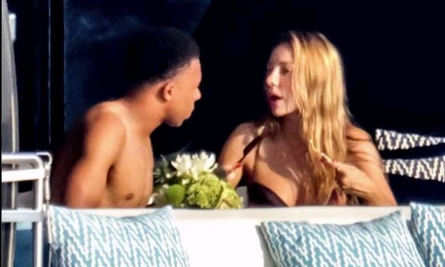 Kylian Mbappe dhe aktorja spanjolle Ester Exposito fotografohen së bashku në një jaht luksoz në Sardenjë (FOTO)