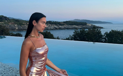 Rastësi? Dua Lipa heq fotot nga vila në jugun e Shqipërisë