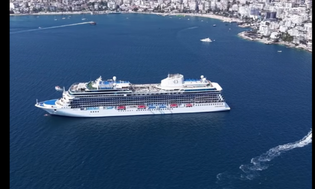 Saranda mes destinacioneve më të vizituara të verës, Rama ndan pamje nga qyteti bregdetar