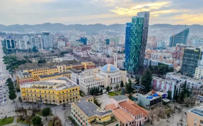 “City AM”: Tirana, mes trashëgimisë dhe modernitetit, drejt një epoke të re turistike