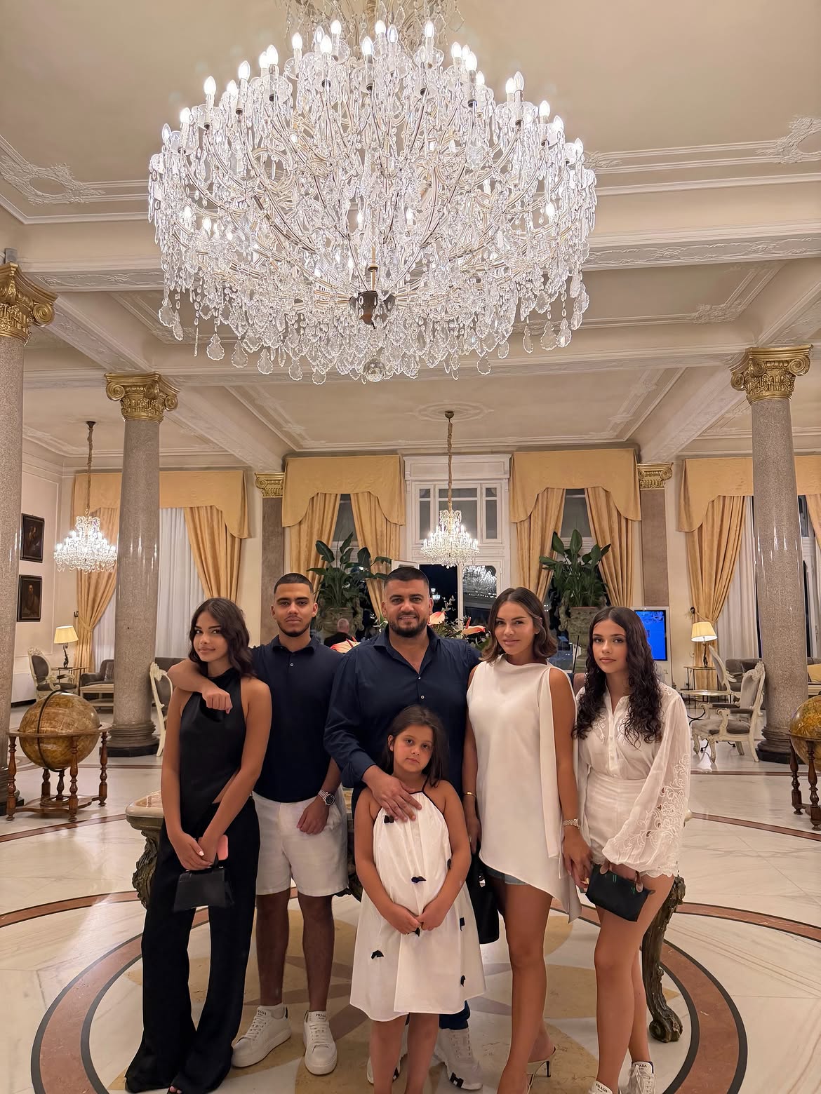 Familja-eshte-vendi-ku-jeta-fillon-dhe-dashuria-nuk-mbaron-kurre❤️.jpg